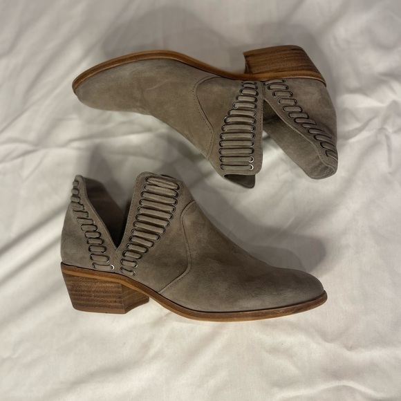 Vince Camuto Vc Pevista booties size 7 - Picture 10 of 14
